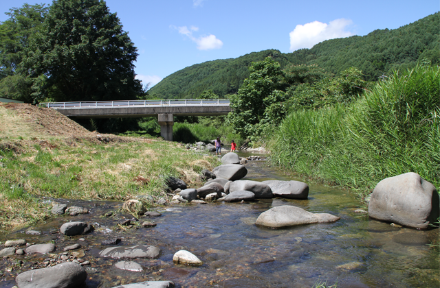 河原の写真①